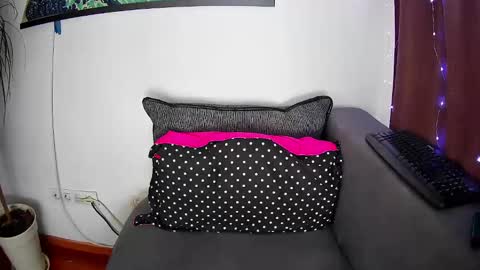 emmakros online show from February 2025 09:24:01 AM