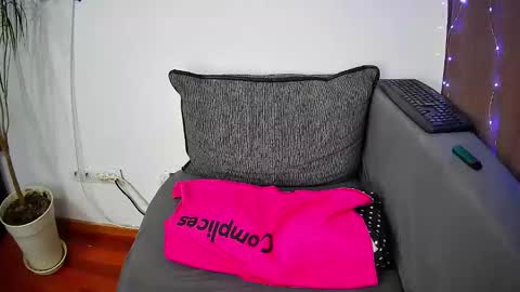 emmakros online show from March 2025 03:49:01 PM