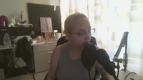 emmanoir_ online show from February 2025 11:02:02 AM