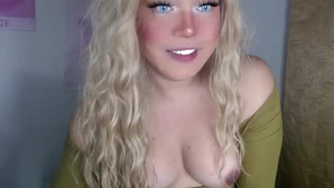 Snapshot of emmawatsoons chatting on March 2025 07:24:01 AM YourDreamGirl Emma online show from March 2025 07:24:01 AM