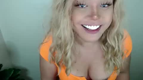 Snapshot of emmawatsoons chatting on September 2025 02:44:02 AM YourDreamGirl Emma online show from September 2025 02:44:02 AM