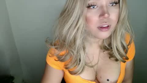 Snapshot of emmawatsoons chatting on September 2025 02:53:01 PM YourDreamGirl Emma online show from September 2025 02:53:01 PM