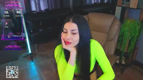 Snapshot of emmi_swon chatting on September 2025 04:12:02 AM Mia online show from September 2025 04:12:02 AM