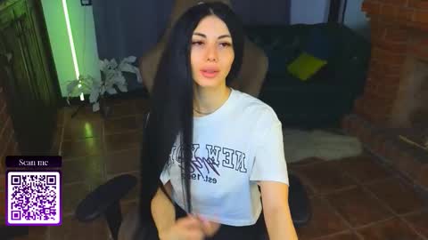 Snapshot of emmi_swon chatting on September 2025 08:57:02 PM Mia online show from September 2025 08:57:02 PM