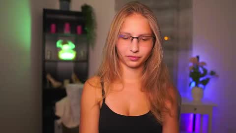 Emmie online show from October 2025 06:27:02 PM