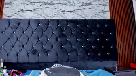 Snapshot of emmiily chatting on December 2024 07:07:01 AM Emely online show from December 2024 07:07:01 AM