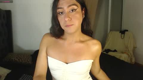 Snapshot of emmiily chatting on November 2025 08:36:02 AM Emely online show from November 2025 08:36:02 AM