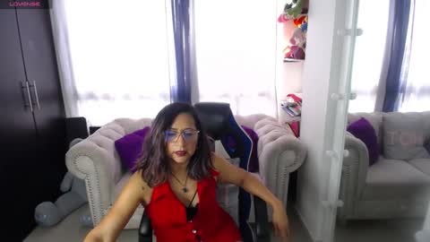 Emmily online show from January 2025 10:13:01 PM