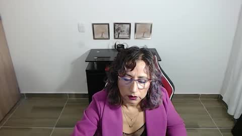 Emmily online show from December 2025 04:32:01 AM