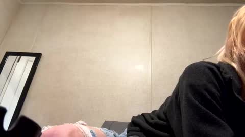 Snapshot of emmwarr1514 chatting on February 2025 05:54:02 PM emmwarr1514 online show from February 2025 05:54:02 PM