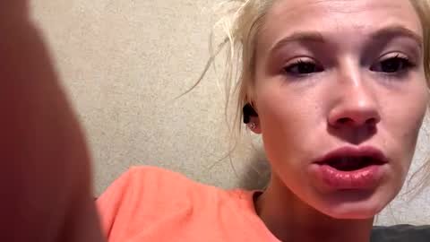 Snapshot of emmwarr1514 chatting on February 2025 02:15:02 PM emmwarr1514 online show from February 2025 02:15:02 PM