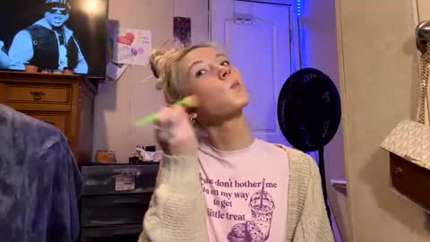 Snapshot of emmwarr1514 chatting on March 2025 12:39:02 PM emmwarr1514 online show from March 2025 12:39:02 PM