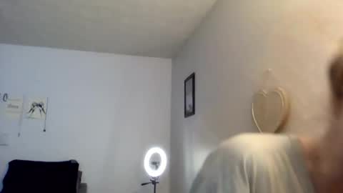 Snapshot of emmwarr1514 chatting on January 2026 12:43:01 PM emmwarr1514 online show from January 2026 12:43:01 PM