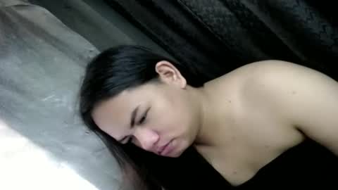 Snapshot of empressrheo chatting on April 2026 05:19:01 AM empressrheo online show from April 2026 05:19:01 AM