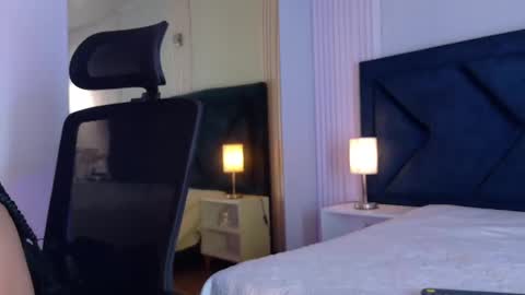 Emy online show from September 2025 08:08:01 PM