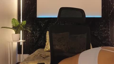 Emy online show from November 2025 07:05:02 PM