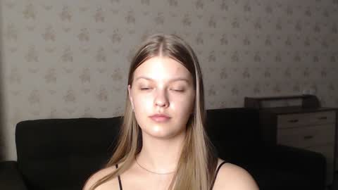 Snapshot of emysway chatting on December 2024 12:30:02 AM EmySway online show from December 2024 12:30:02 AM
