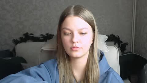 Snapshot of emysway chatting on January 2025 02:07:01 PM EmySway online show from January 2025 02:07:01 PM