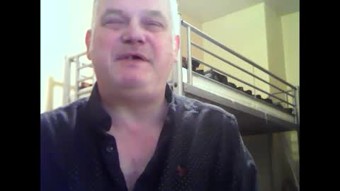 Snapshot of englishguysurrey chatting on January 2025 10:05:01 PM englishguysurrey online show from January 2025 10:05:01 PM