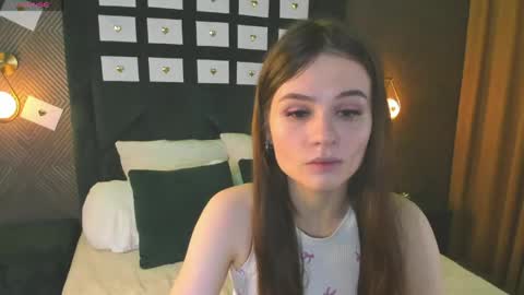 Snapshot of enigmatic_ella chatting on May 2026 01:24:01 AM Ella online show from May 2026 01:24:01 AM