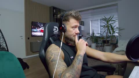 Erik online show from December 2024 11:26:01 AM