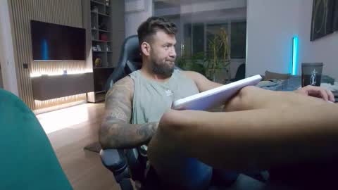 Snapshot of enrikoblue chatting on October 2025 05:30:02 PM Erik online show from October 2025 05:30:02 PM