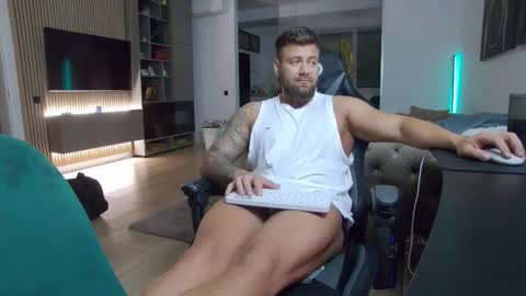 Snapshot of enrikoblue chatting on October 2025 07:40:01 PM Erik online show from October 2025 07:40:01 PM