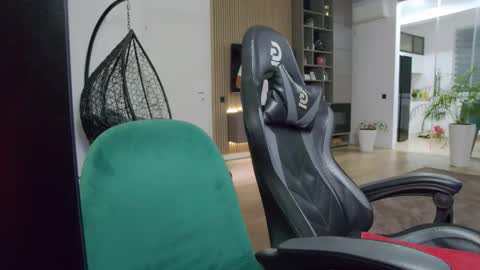 Snapshot of enrikoblue chatting on November 2025 07:36:02 PM Erik online show from November 2025 07:36:02 PM