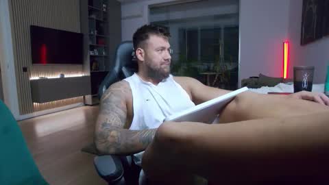 Snapshot of enrikoblue chatting on November 2025 06:52:02 PM Erik online show from November 2025 06:52:02 PM