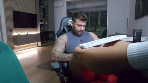 Snapshot of enrikoblue chatting on November 2025 07:12:02 PM Erik online show from November 2025 07:12:02 PM