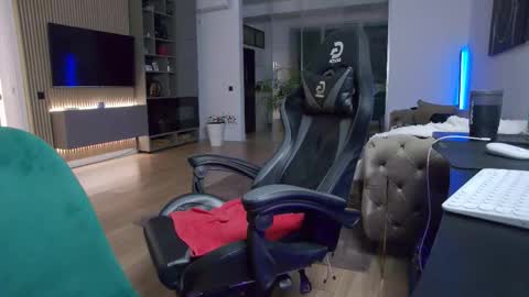 Snapshot of enrikoblue chatting on November 2025 07:45:02 PM Erik online show from November 2025 07:45:02 PM