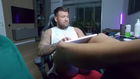 Snapshot of enrikoblue chatting on November 2025 09:39:01 PM Erik online show from November 2025 09:39:01 PM