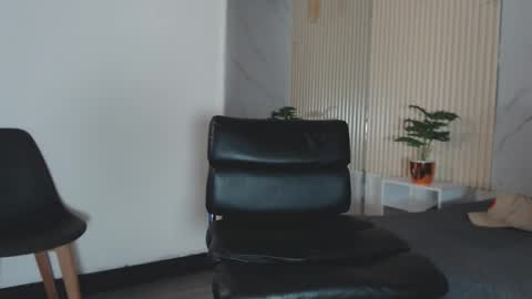 enzo_steel online show from September 2025 02:22:02 AM