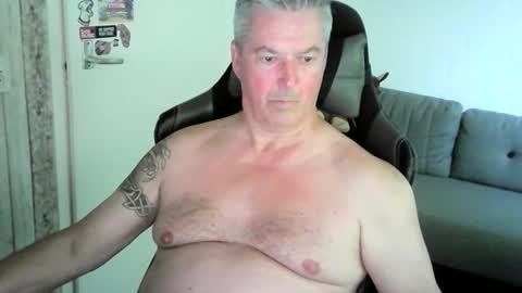 Snapshot of erbee62 chatting on June 2026 11:45:02 AM ErBee62 online show from June 2026 11:45:02 AM
