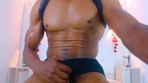 Snapshot of eric_latino chatting on December 2024 09:21:01 AM Eric Latino online show from December 2024 09:21:01 AM