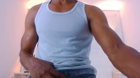 Snapshot of eric_latino chatting on January 2025 11:27:02 PM Eric Latino online show from January 2025 11:27:02 PM