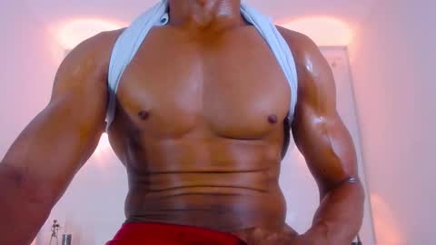 Snapshot of eric_latino chatting on January 2025 01:52:01 AM Eric Latino online show from January 2025 01:52:01 AM