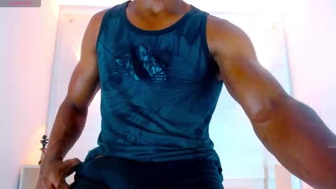 Snapshot of eric_latino chatting on February 2025 04:03:01 AM Eric Latino online show from February 2025 04:03:01 AM