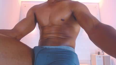 Snapshot of eric_latino chatting on February 2025 02:22:02 AM Eric Latino online show from February 2025 02:22:02 AM