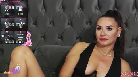 Erica online show from September 2025 08:11:02 PM