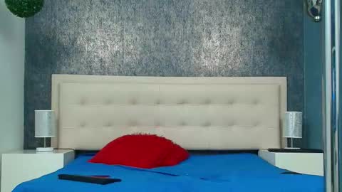   online show from December 2025 04:06:02 AM