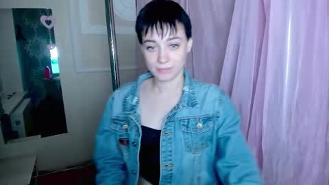 Ericka online show from November 2025 03:25:02 PM