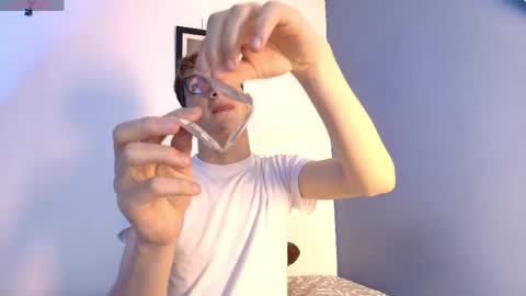 Snapshot of erik_golden_ chatting on May 2026 08:58:02 PM I am Erik online show from May 2026 08:58:02 PM