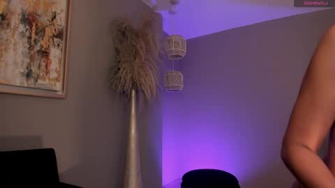 Erika Benz online show from November 2025 12:26:01 PM