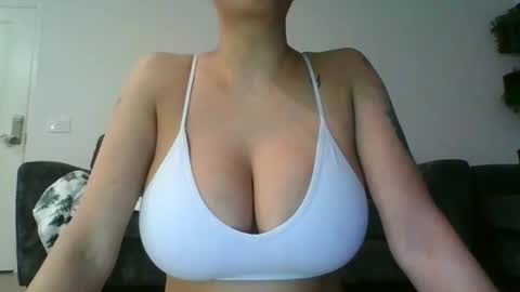 erin2025 online show from December 2025 01:32:01 AM