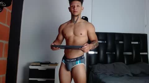 Snapshot of erosscott chatting on May 2026 05:09:02 PM Eros online show from May 2026 05:09:02 PM