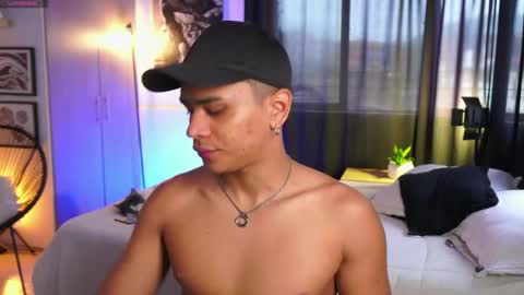 Snapshot of eroswild_ chatting on May 2026 08:25:02 PM Eros Wild online show from May 2026 08:25:02 PM