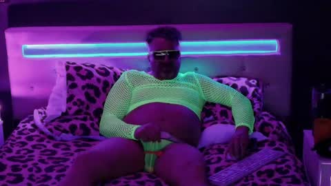 Snapshot of eroticdickmovement chatting on May 2026 01:00:01 AM Cash Carry Fox online show from May 2026 01:00:01 AM
