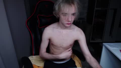 Snapshot of ervi_ chatting on June 2026 01:03:01 AM ERV1II online show from June 2026 01:03:01 AM