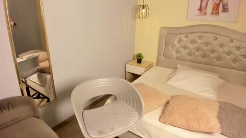 Escarlet online show from November 2025 12:37:02 PM